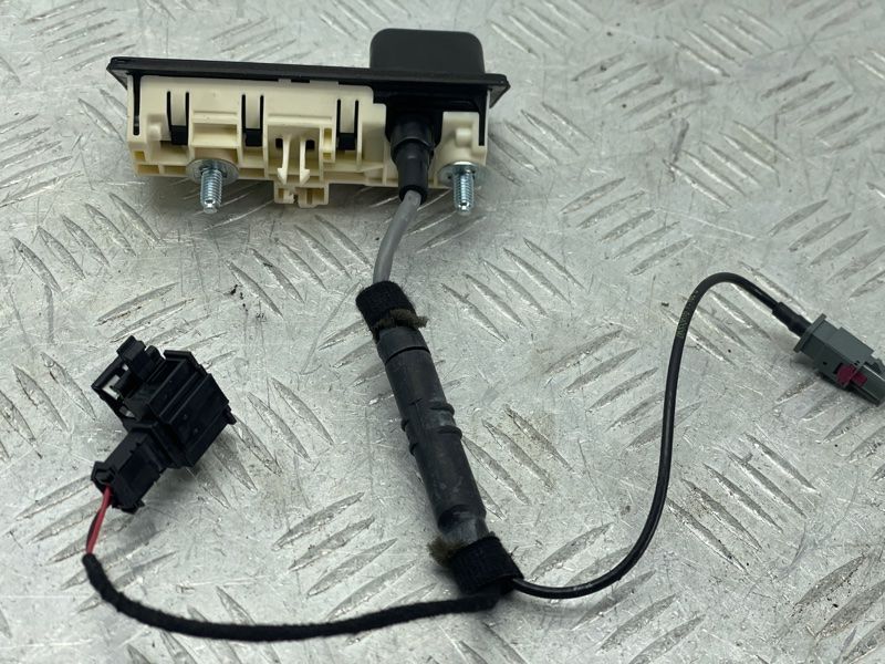 Кнопка замка кришки багажника з камерою 5N0827566AA Audi Q5