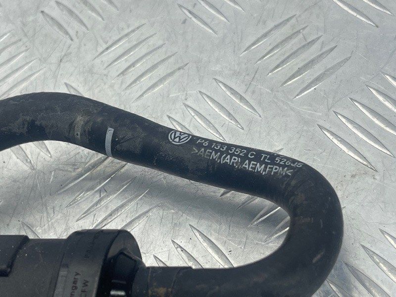 Шланг з'єднувальний 7P6133352C Volkswagen Touareg