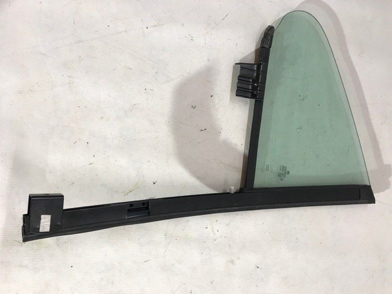 Скло дверей задніх 3C8839613H Volkswagen CC