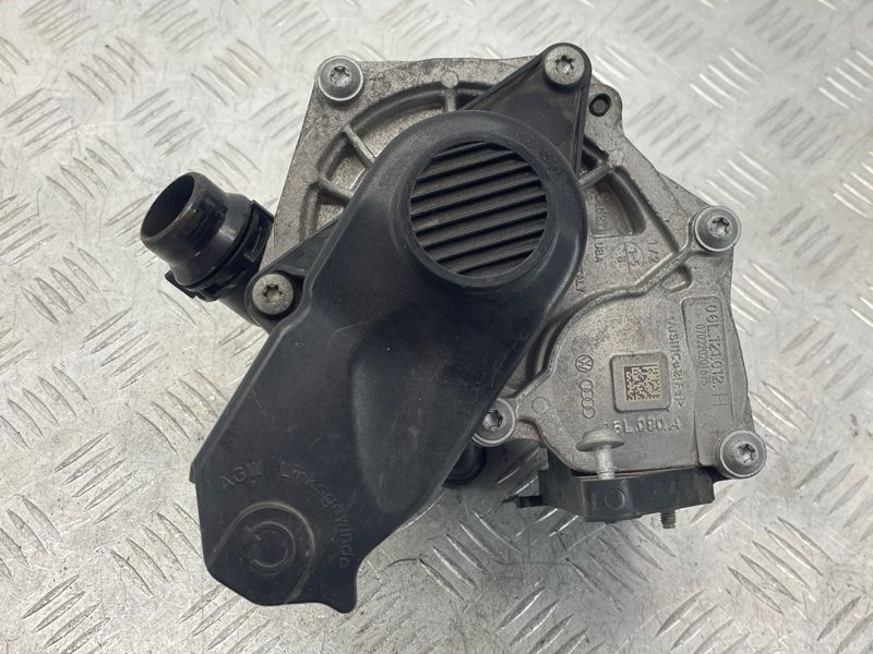 Помпа водяна з корпусом термостата 06L121111M Audi A6