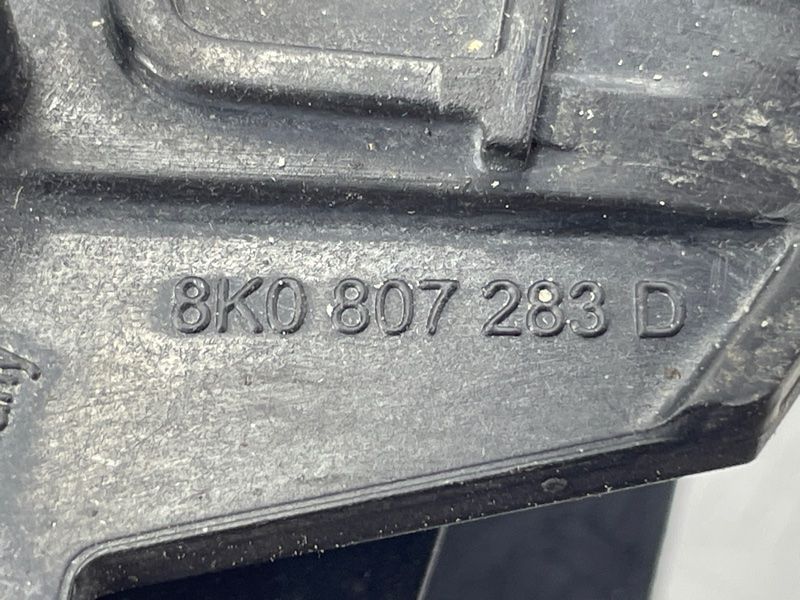 Направляюча переднього бампера 8K0807283D Audi A4 Allroad
