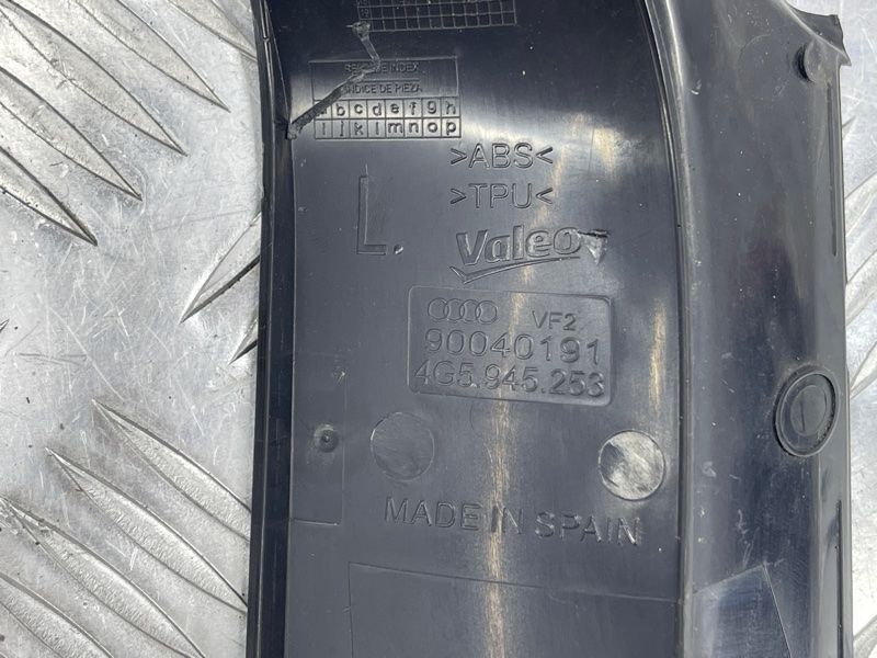 Накладка заднего фонаря 4G5945253 Audi A6