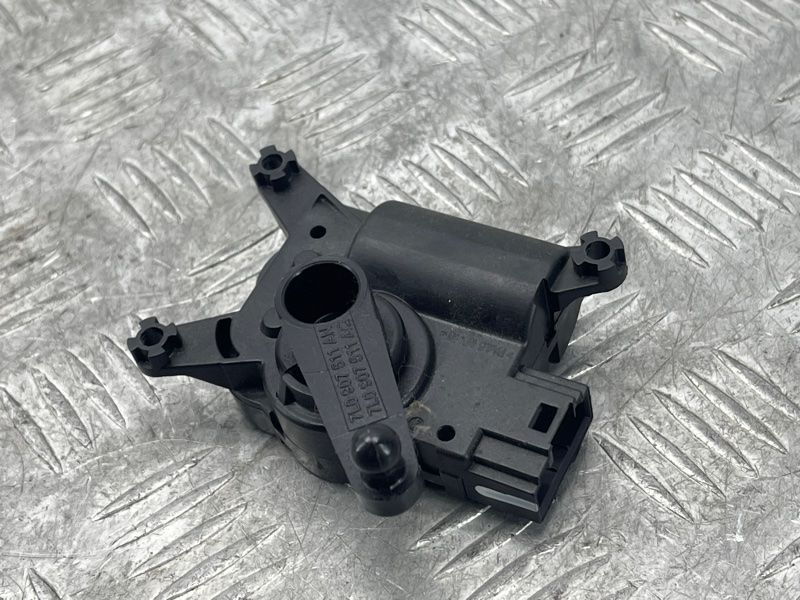 Моторчик заслінки обігрівача 7L0907511AQ Audi Q7