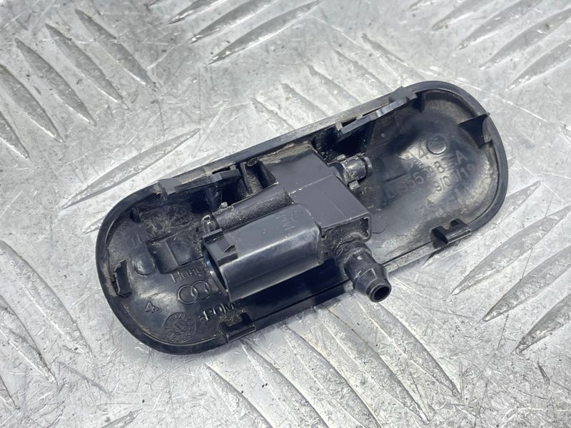 Форсунка омивача лобового скла 8W0955987A Audi A4