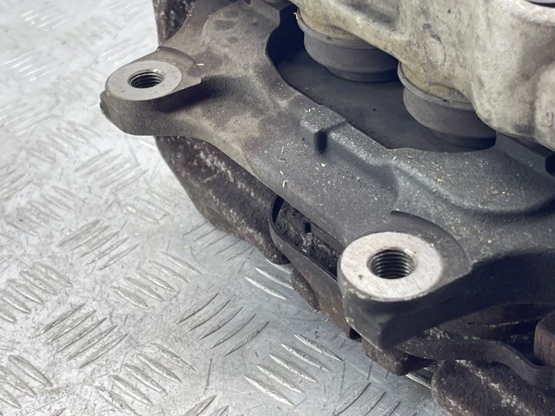 Супорт гальмівний 4G0615124B Audi A6