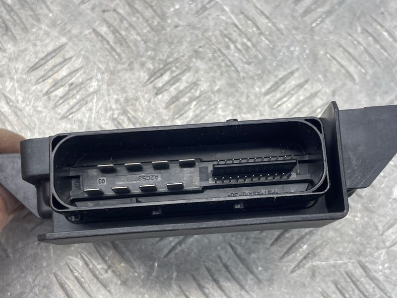 Блок управления стояночным тормозом 3AA907801H Volkswagen CC