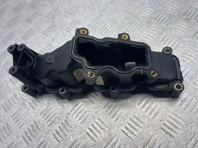 Колектор впускний 059129712BK Audi Q7