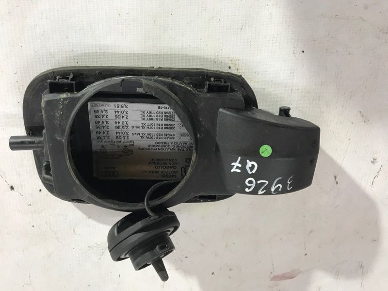 Корпус лючка кришки паливного бака в зборі 4L0010502F Audi Q7