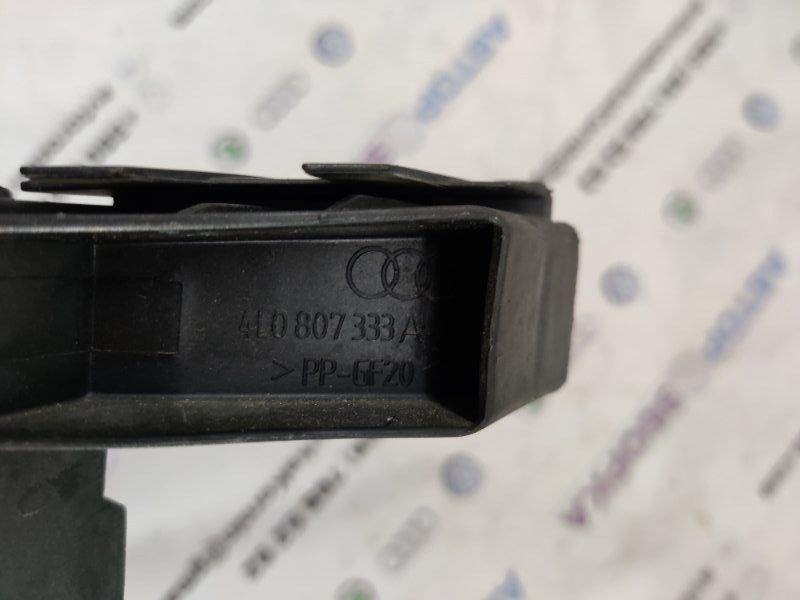 Кронштейн переднего бампера 4L0807333A Audi Q7
