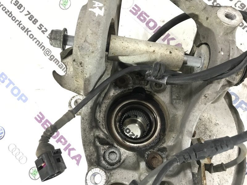 Поворотний кулак / цапфа 8R0505435C Audi A7