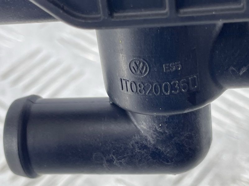 Клапан системы охлаждения 1T0820036D Audi Q5