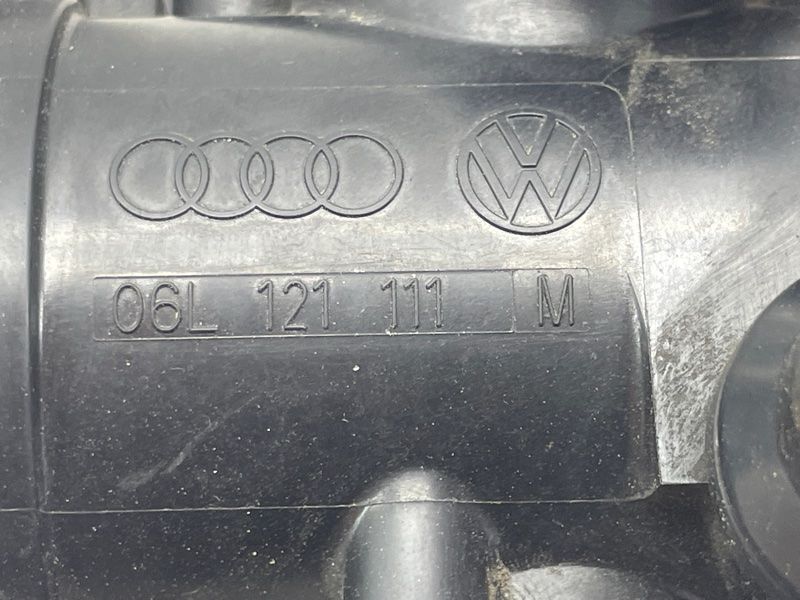 Помпа водяна з корпусом термостата 06L121111M Audi A6