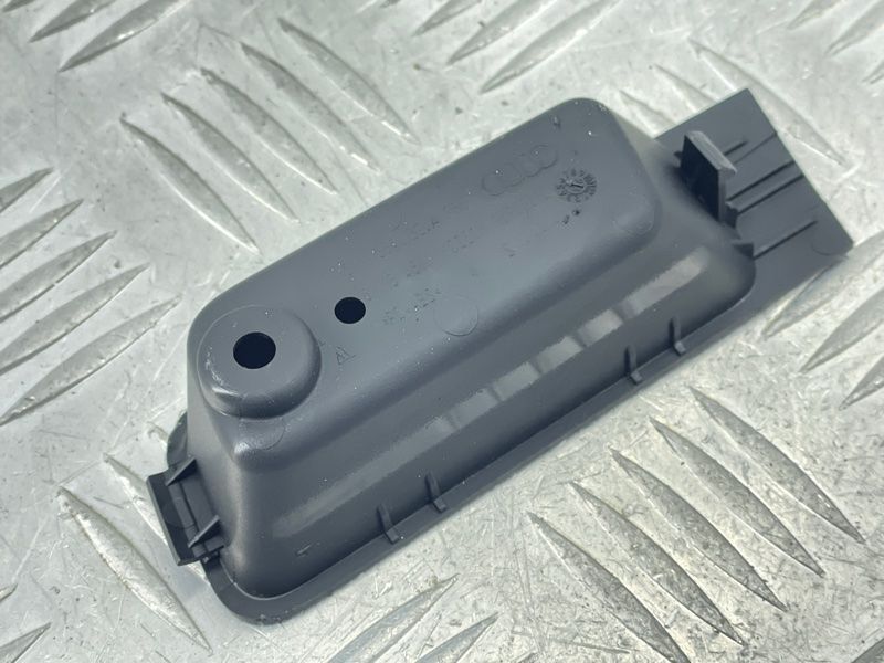 Заглушка 8W1864132A Audi A4 Allroad