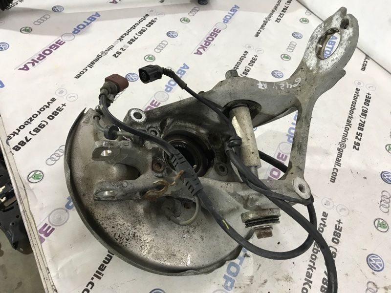 Поворотний кулак / цапфа 8R0505435C Audi A7