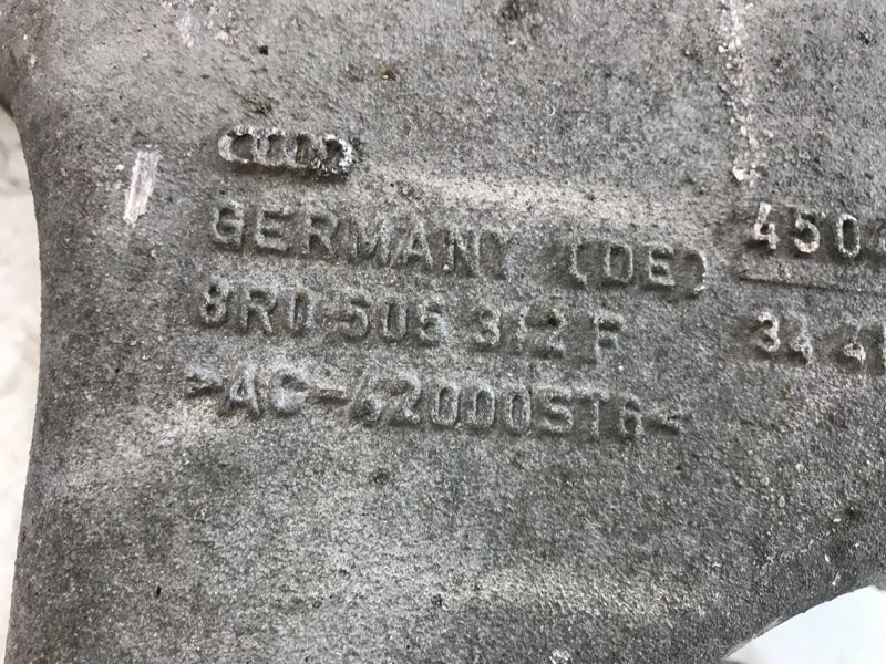 Важіль задньої підвіски нижній 8R0505312F Audi A6