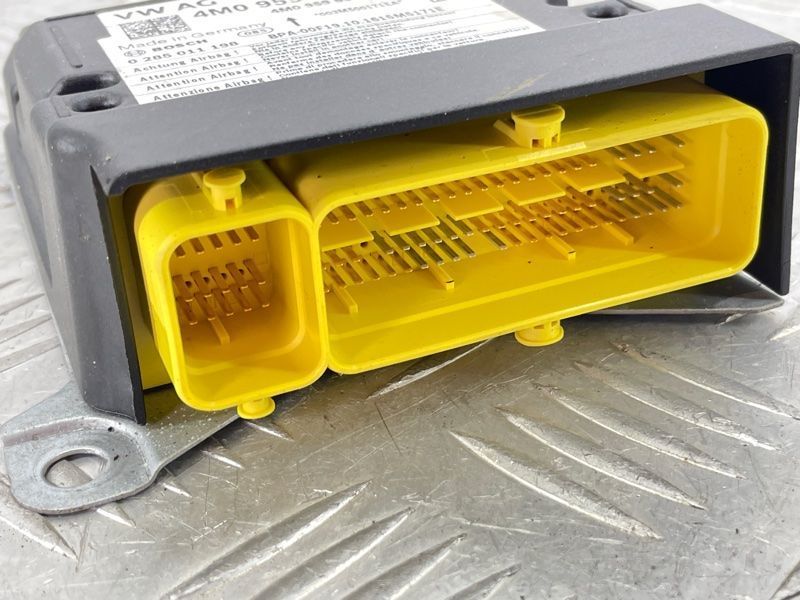 Блок керування подушками безпеки / SRS 4M0959655A Audi Q7