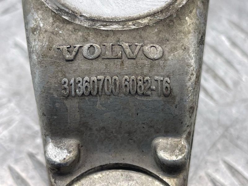 Кронштейн важеля підвіски 31360700 Volvo XC90