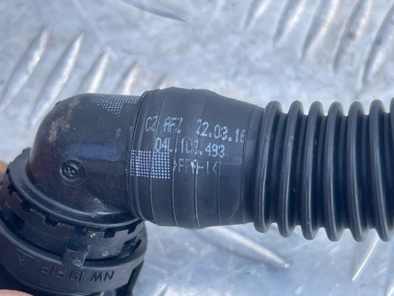 Патрубок 04L103493 Audi Q3