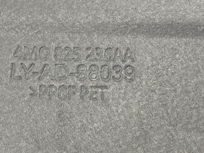 Защита / Шумоизоляция двигателя задняя 4M0825236AA Audi Q7