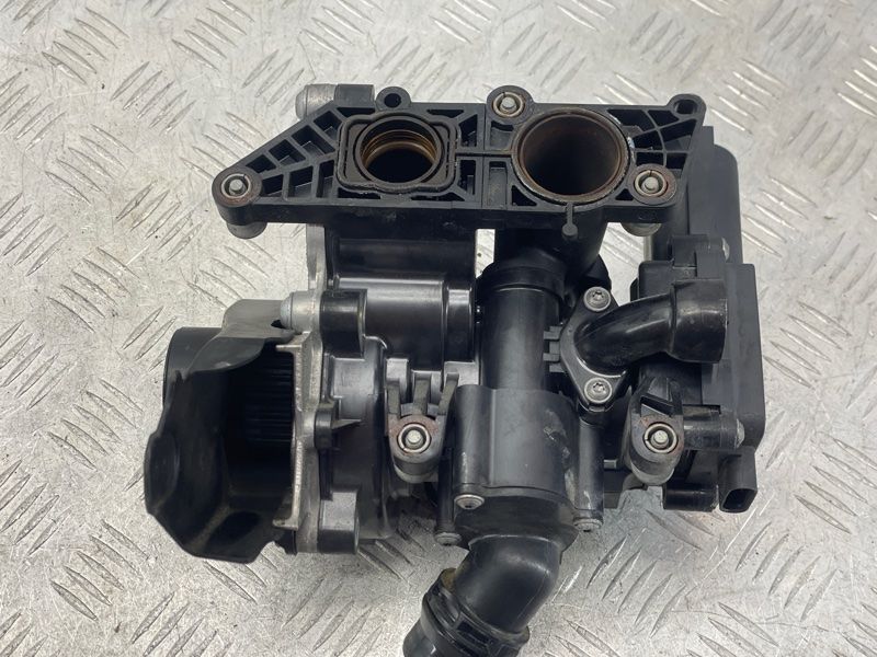 Помпа водяна з корпусом термостата 06L121111M Audi A6