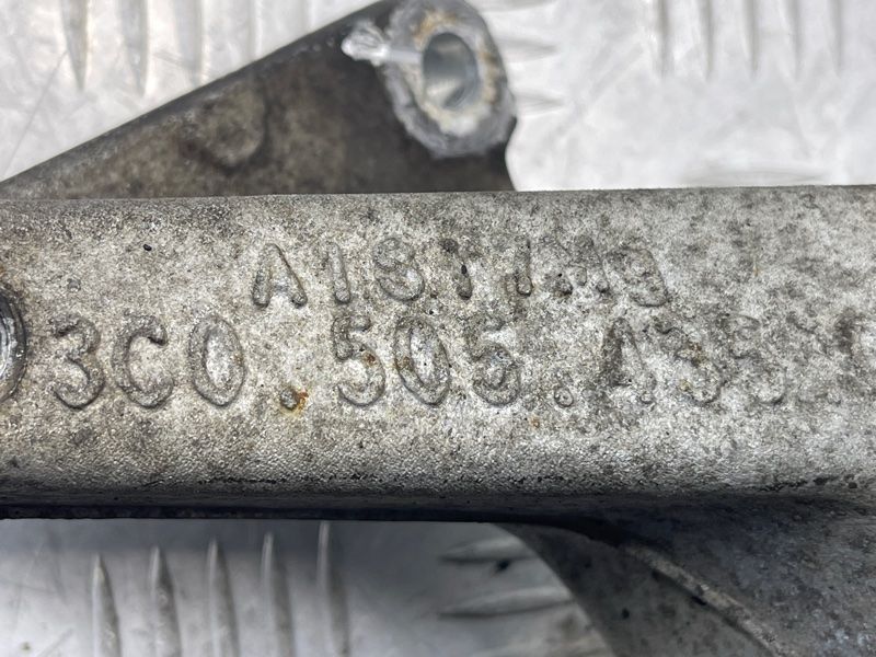 Поворотний кулак / цапфа з підшипником 3C0505435G Audi Q3