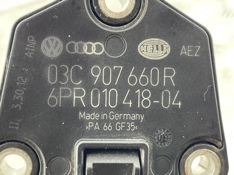 Датчик уровня масла в двигателе 03C907660R Audi A6
