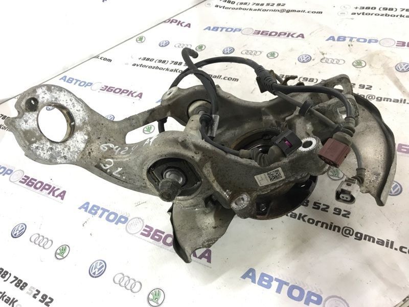 Поворотний кулак / цапфа 8R0505435C Audi A7