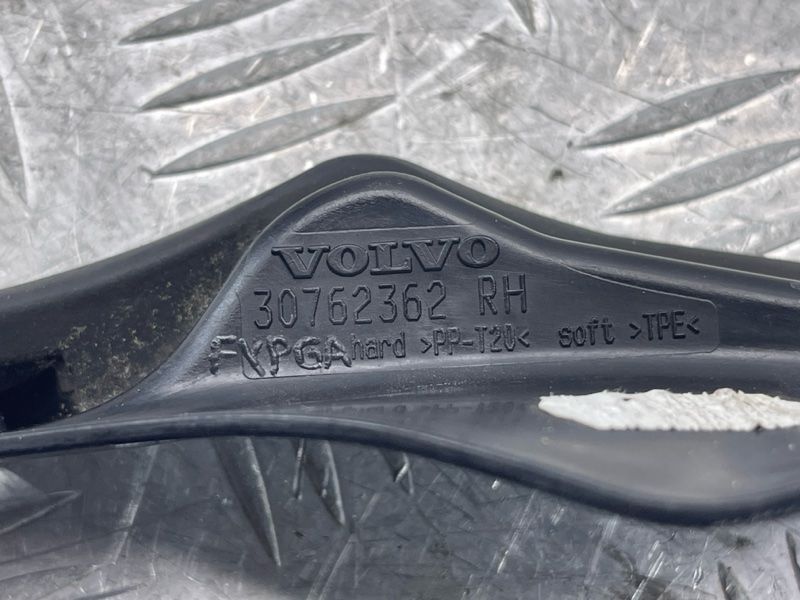Ущільнювач дверей 30762362 Volvo XC60
