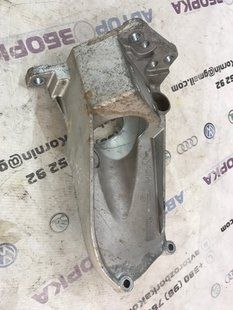 Опора / Кронштейн двигателя 31370633 Volvo XC60