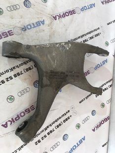 Рычаг задней подвески нижний 8R0505312F Audi A7