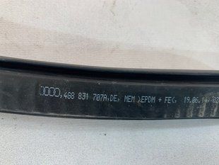 Ущільнювач дверей внутрішній нижній 4G8831707A Audi A7