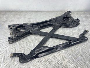 Распорка подрамника 4H0399345R Audi A8