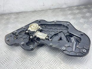 Привідний блок дверей правий 4F0837060 Audi A8 Audi A6, Audi A7, Audi A8, Audi Q7, Audi RS7, Audi S6, Audi S7, Audi S8, Audi SQ7
