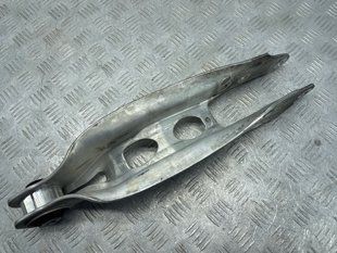 Важіль задньої підвіски поперечний нижній 8W0505311H Audi A4
