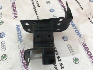 Крепление усилителя бампера 4L0807133A Audi Q7