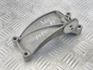 Кронштейн генератора 06E903143D Audi A7