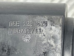 Патрубок воздушного фильтра 06E129629R Audi Q7