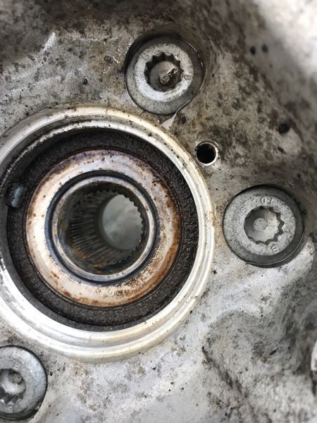 Поворотный кулак / Цапфа с подшипником 3C0505436G Audi Q3