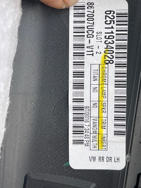 Обшивка дверей Volkswagen Passat