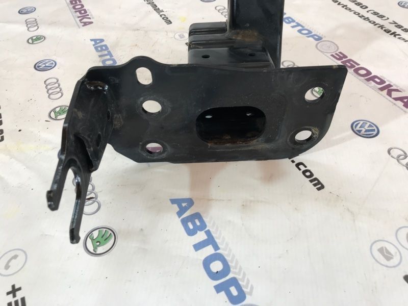 Кріплення підсилювача бампера 4L0807133A Audi Q7