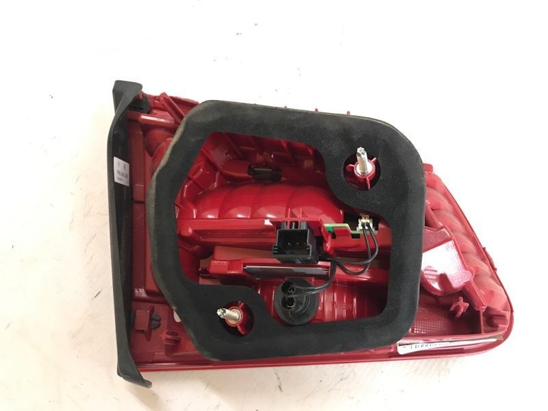 Фонарь внутренний правый 7P6945308 Volkswagen Touareg Volkswagen Touareg