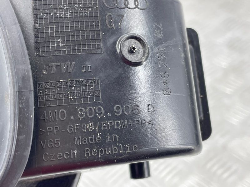 Корпус лючка кришки паливного бака 4M0809906D Audi Q7