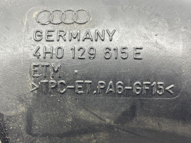 Патрубок повітряного фільтра 4H0129615E Audi S8