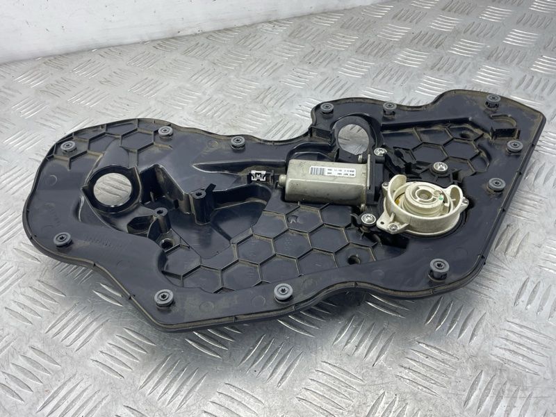 Приводной блок двери правый 4F0837060 Audi A8 Audi A6, Audi A7, Audi A8, Audi Q7, Audi RS7, Audi S6, Audi S7, Audi S8, Audi SQ7
