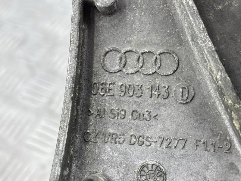 Кронштейн генератора 06E903143D Audi A7