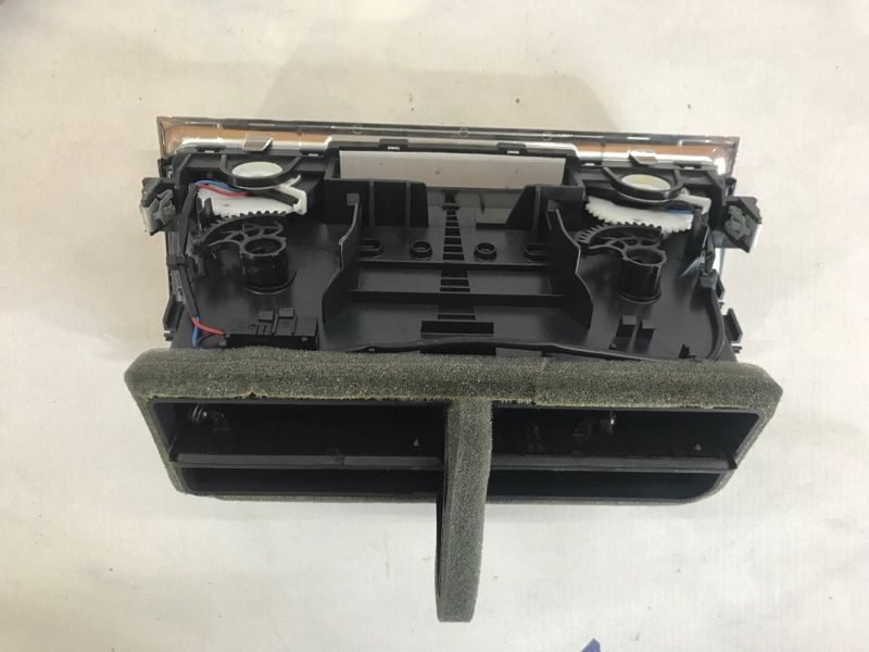 Дефлектор повітропроводу центральний 4L0820951P3Q7 Audi Q7
