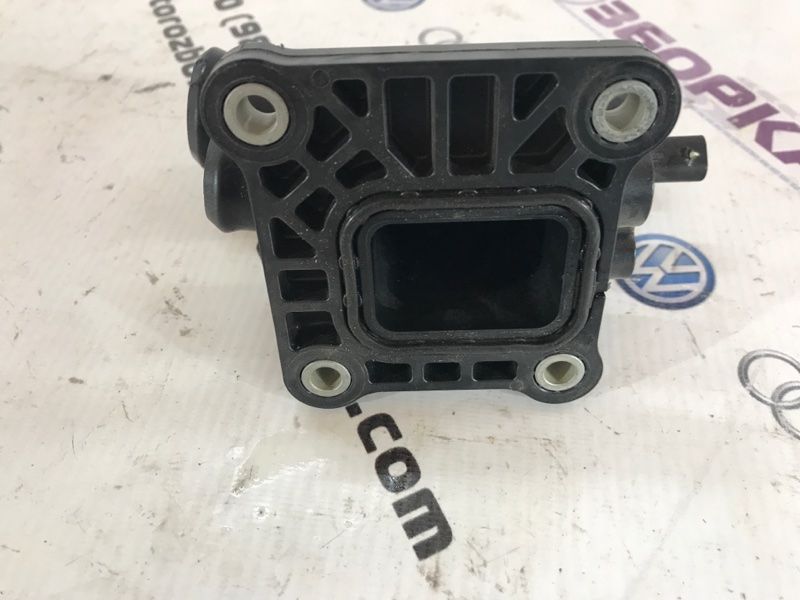 Штуцер системи охолодження K2GE8K556AB Ford Edge