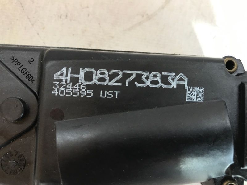 Тримач замка з ел. двигуном доводчика 4H0827383A Audi A6