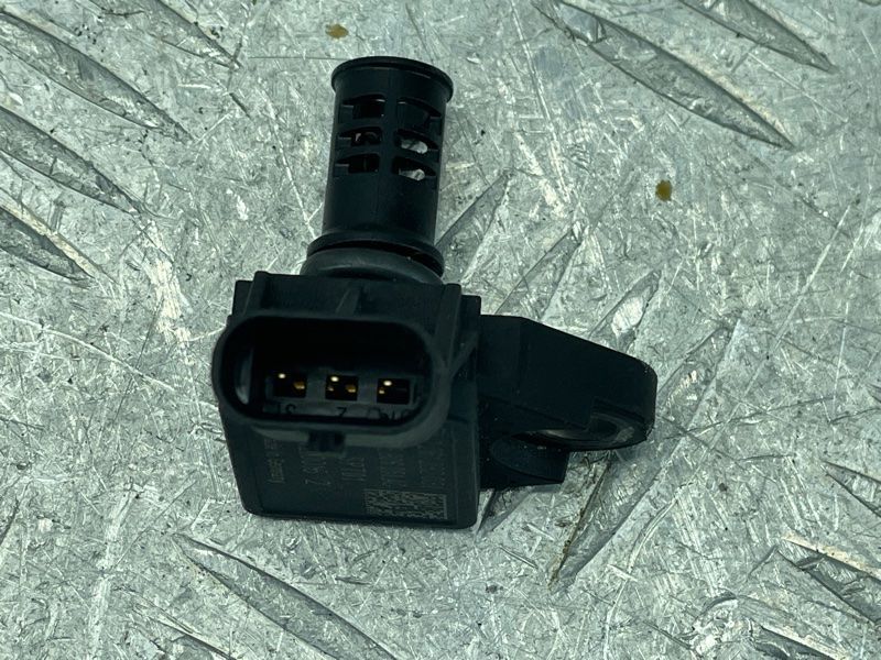 Датчик абсолютного тиску (MAP) 06E906051AC Audi A6 Audi A6, Audi A7, Audi A8, Audi Q7, Audi Q8, Audi RS3, Audi RS5, Audi S5, Audi S5 Sportback, Audi S8, Audi SQ7, Audi SQ8, Audi TT