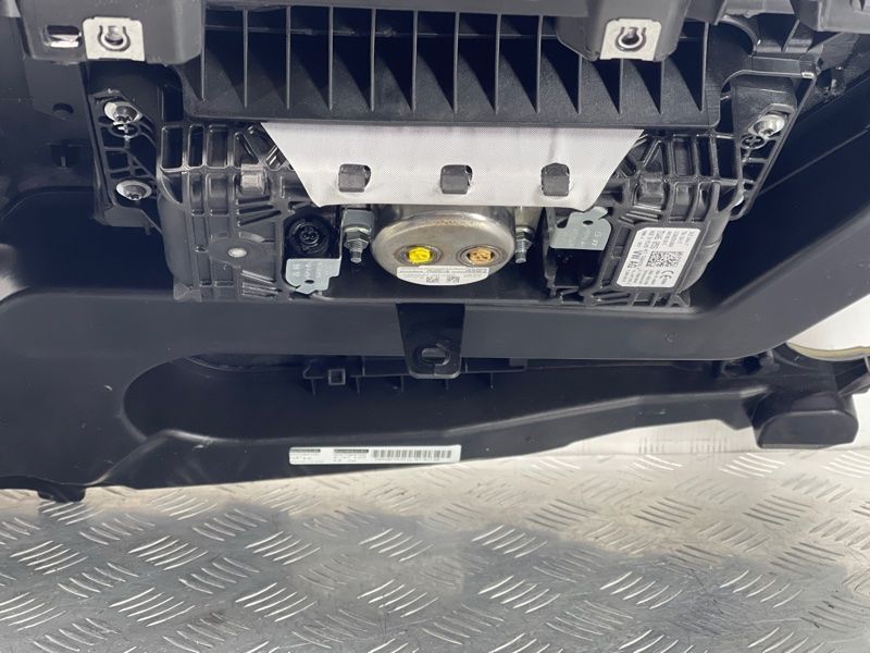 Торпедо с подушкой безопасноти Audi Q7